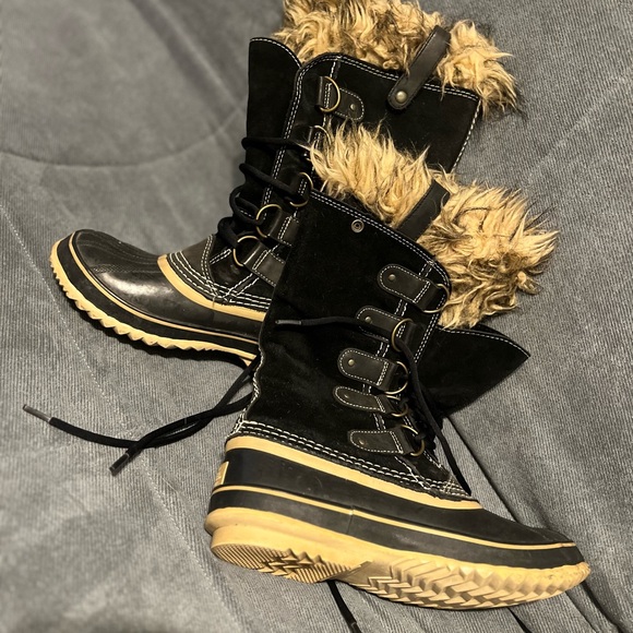 Sorel Black Fur-Lined Winter Boots - Picture 2 of 6